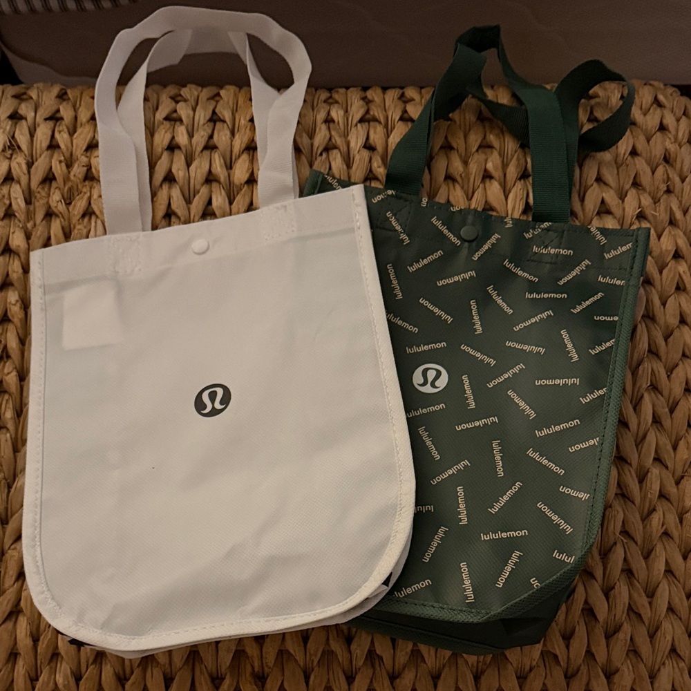 Free LuLu bag with purchase! Only white is left if you want me to include one!
